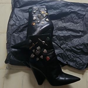 Saint Laurent embellished ankle boots. Leather,  glamour rock. Heel 4. 25.